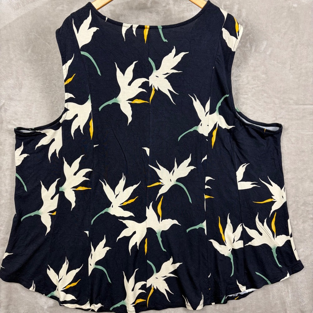 🔥Host Pick🔥Lane Bryant Navy Blue Floral Sleeveless Tunic Top Plus Size 38/40 - Picture 2 of 6